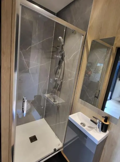 펜션 Lodge Cosy - Sauna & Jacuzzi. Saint-Coulitz