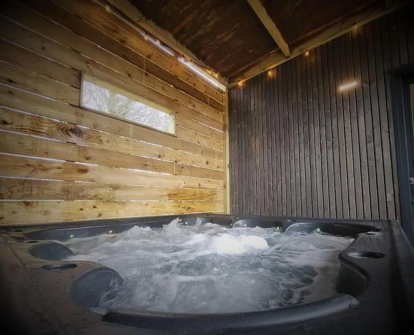 Lodge Cosy - Sauna & Jacuzzi. Saint-Coulitz